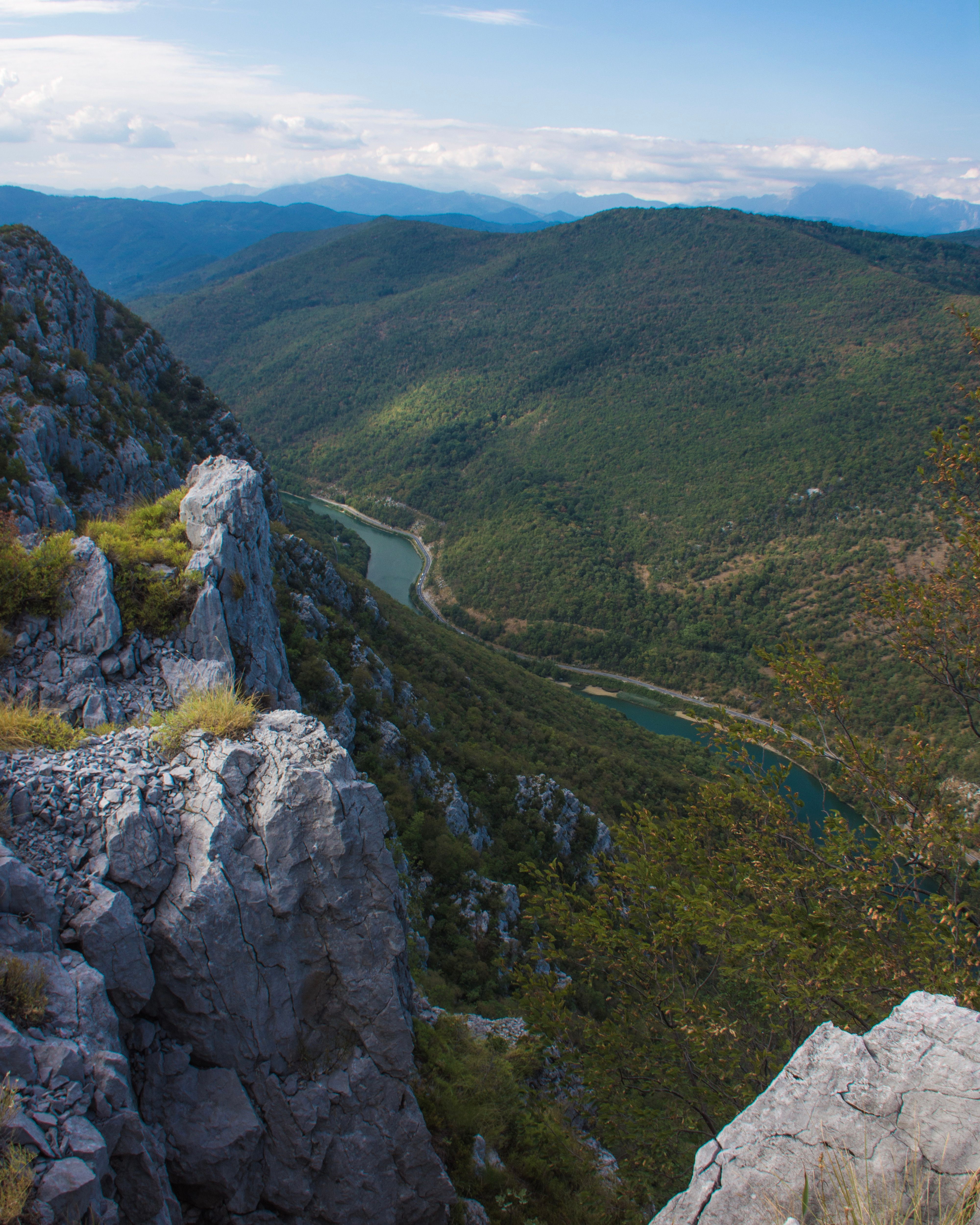 Op de top van de Sabotin heb je een geweldig uitzicht over de Soça-vallei en de Julische Alpen.