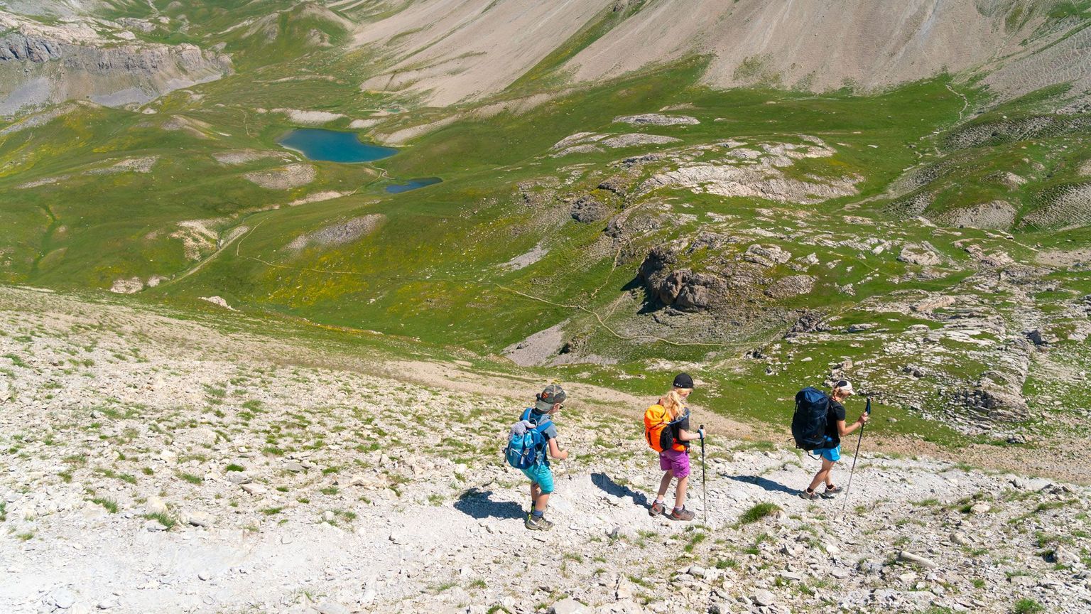 Veilig afdalen in de bergen: zo loop je stabiel omlaag - Bergsport.nl